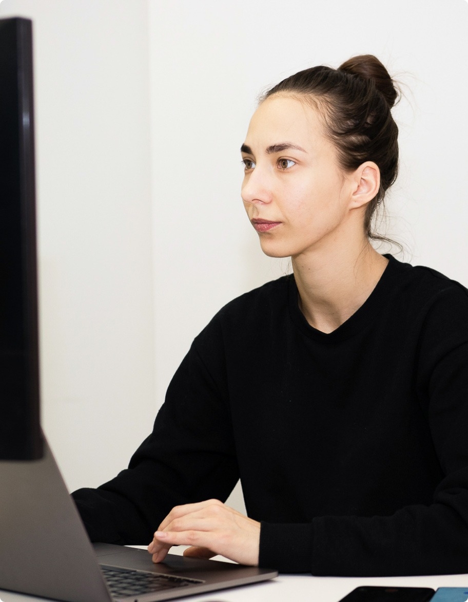 QA-ingeniør, der arbejder på et projekt.